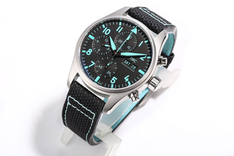 IWC 파일럿 페트로네스 그린 티타늄 시계 001-251420