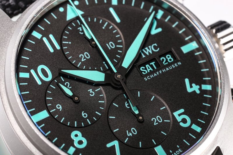 IWC 파일럿 페트로네스 그린 티타늄 시계 001-251420