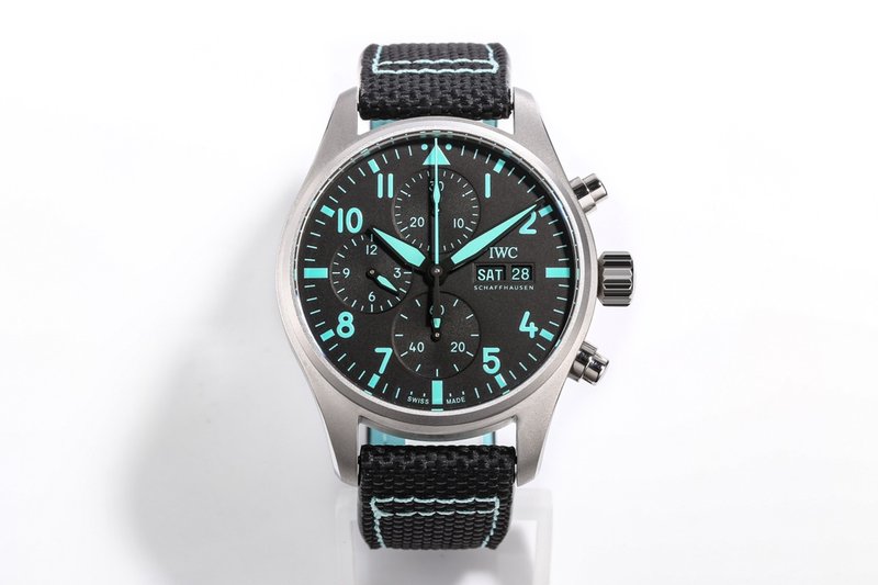 IWC 파일럿 페트로네스 그린 티타늄 시계 001-251420