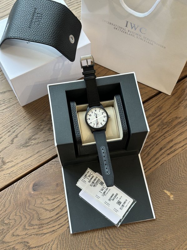 IWC 파일럿 TOP 건 시리즈 시계 001-251425