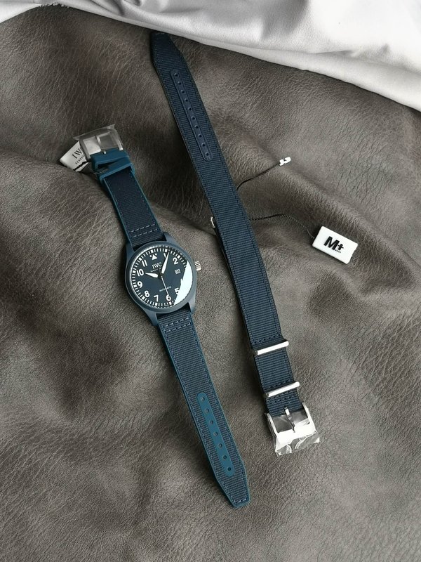 IWC 파일럿 시리즈 블루 세라믹 러버 패브릭 스트랩 001-251433