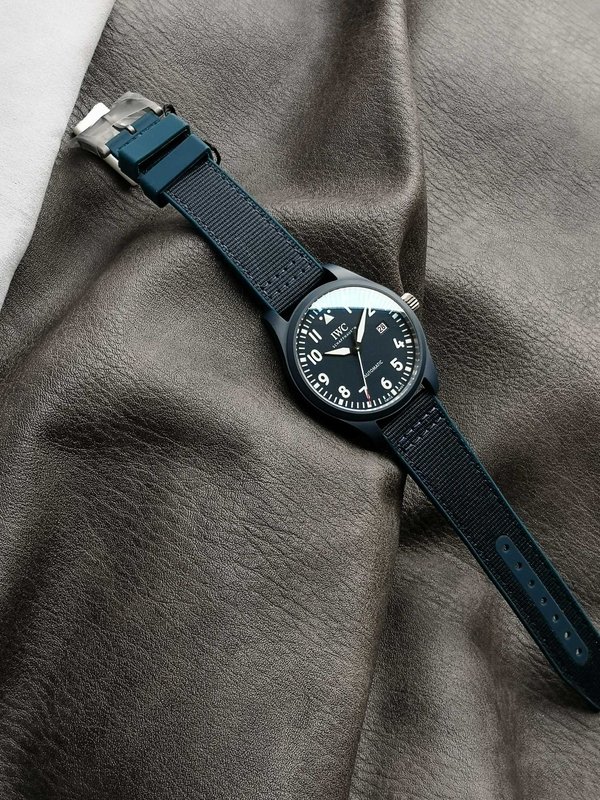 IWC 파일럿 시리즈 블루 세라믹 러버 패브릭 스트랩 001-251433