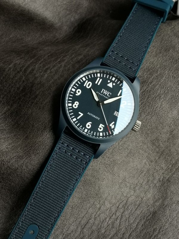 IWC 파일럿 시리즈 블루 세라믹 러버 패브릭 스트랩 001-251433