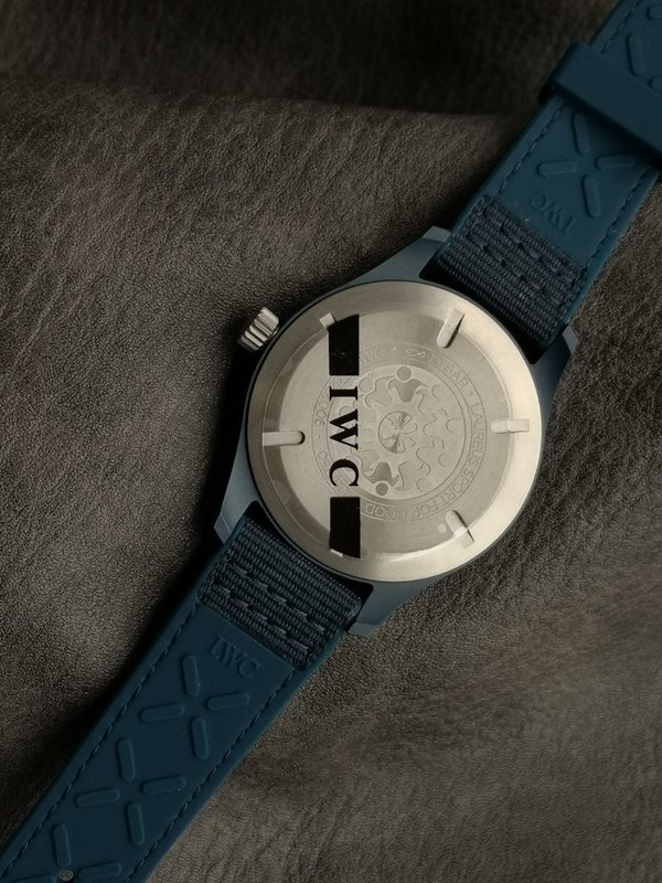 IWC 파일럿 시리즈 블루 세라믹 러버 패브릭 스트랩 001-251433
