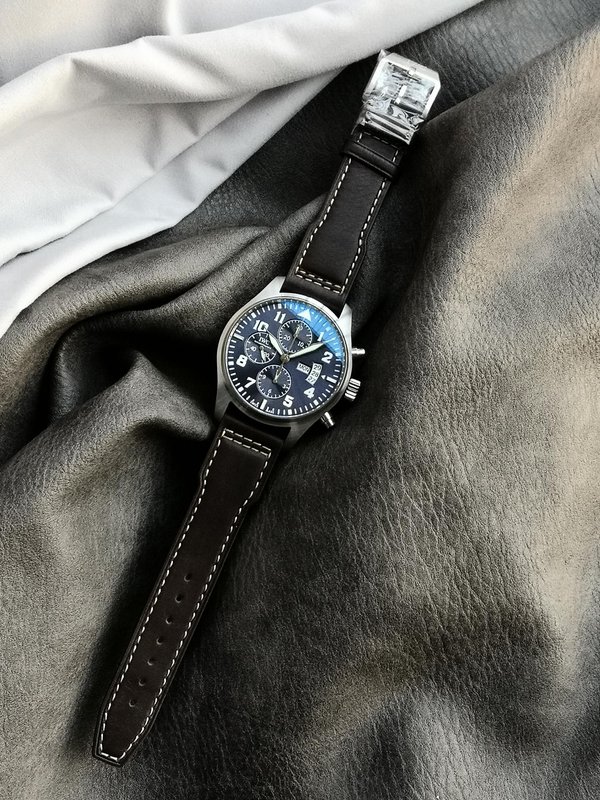 IWC 파일럿 시리즈 오토매 크로노그래프 남성 시계 001-251435