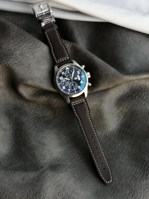 IWC 파일럿 시리즈 오토매 크로노그래프 남성 시계 001-251435