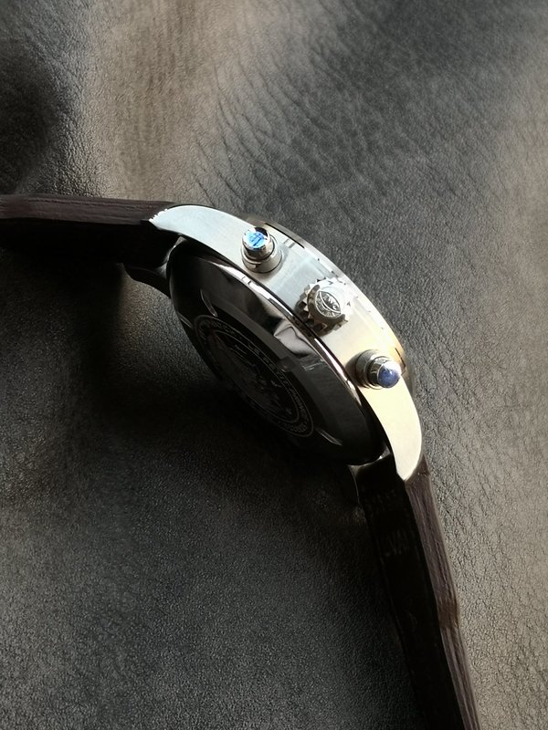 IWC 파일럿 시리즈 오토매 크로노그래프 남성 시계 001-251435