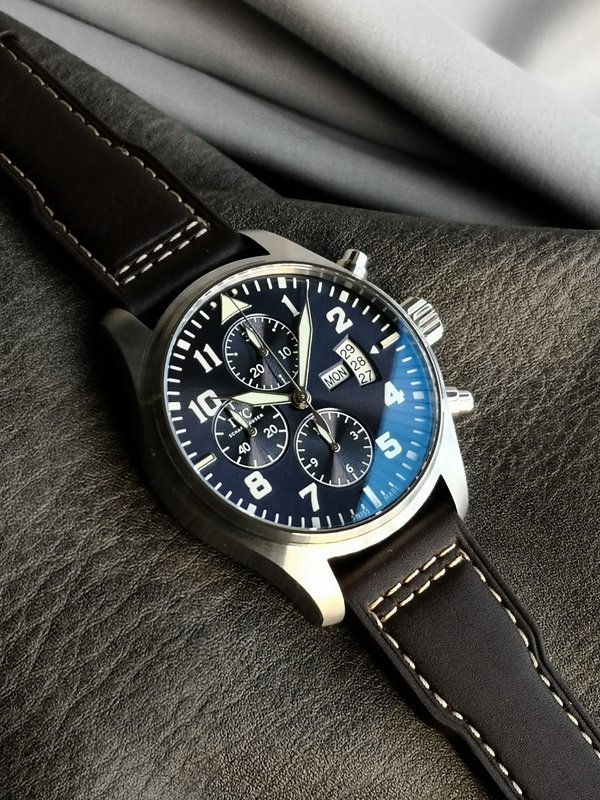 IWC 파일럿 시리즈 오토매 크로노그래프 남성 시계 001-251435