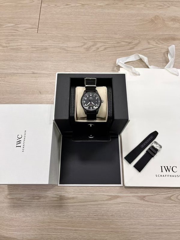 IWC 파일럿 시리즈 블랙 워리어 기계식 시계 001-251459