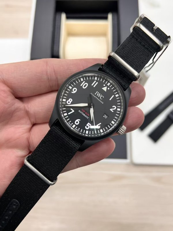 IWC 파일럿 시리즈 블랙 워리어 기계식 시계 001-251459