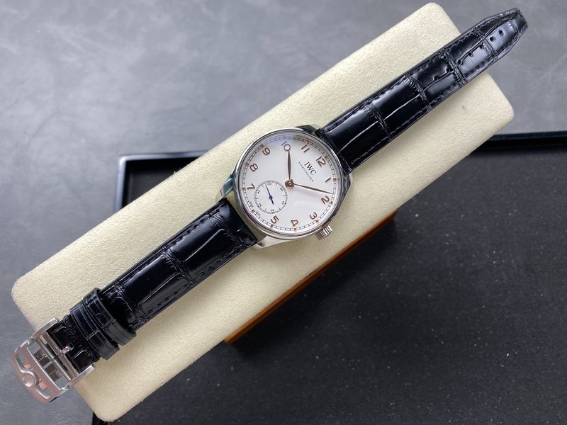 IWC 포르투기제 오토매틱 스몰 세컨즈 시계 001-251463