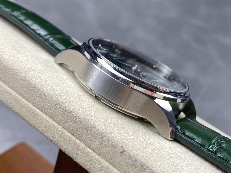 IWC 포르투기제 오토매틱 스몰 세컨즈 시계 001-251464