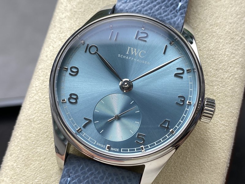 IWC 포르투기제 오토매틱 스몰 세컨즈 시계 001-251465