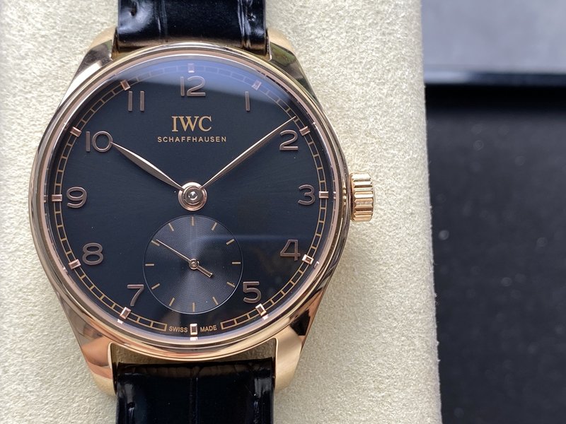 IWC 포르투기제 오토매틱 스몰 세컨즈 시계 001-251469