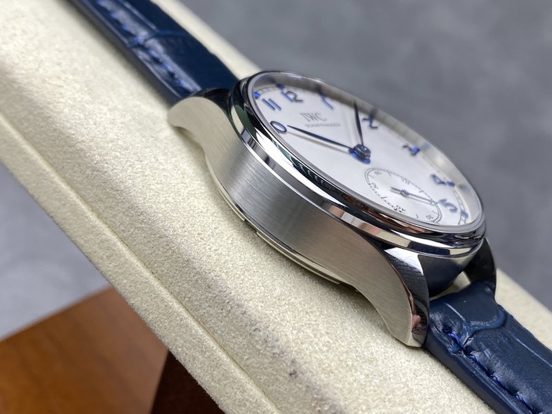 IWC 포르투기제 오토매틱 스몰 세컨즈 시계 001-251470