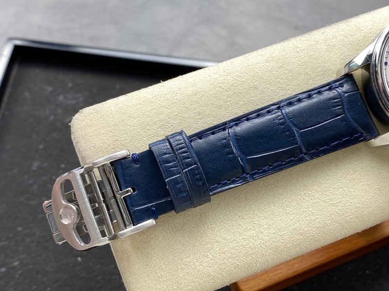 IWC 포르투기제 오토매틱 스몰 세컨즈 시계 001-251470