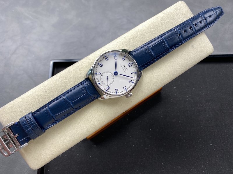 IWC 포르투기제 오토매틱 스몰 세컨즈 시계 001-251470