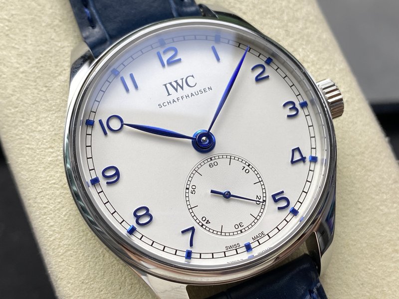 IWC 포르투기제 오토매틱 스몰 세컨즈 시계 001-251470