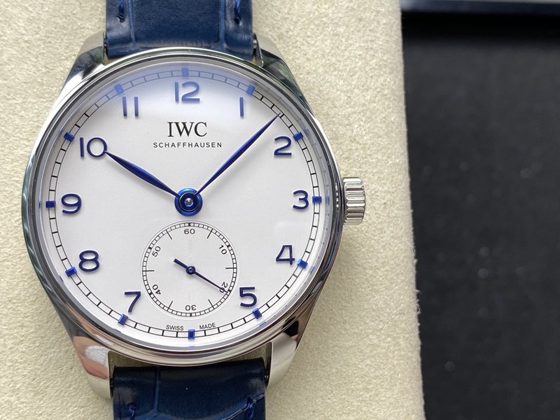 IWC 포르투기제 오토매틱 스몰 세컨즈 시계 001-251470