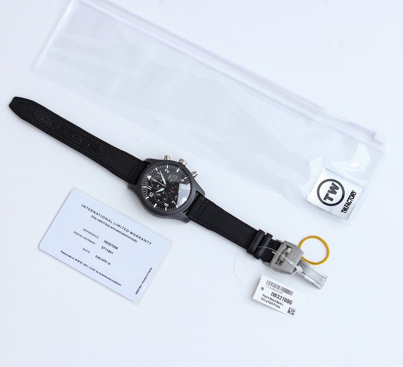 IWC 파일럿 세라믹 크로노그래프 시계 001-251482