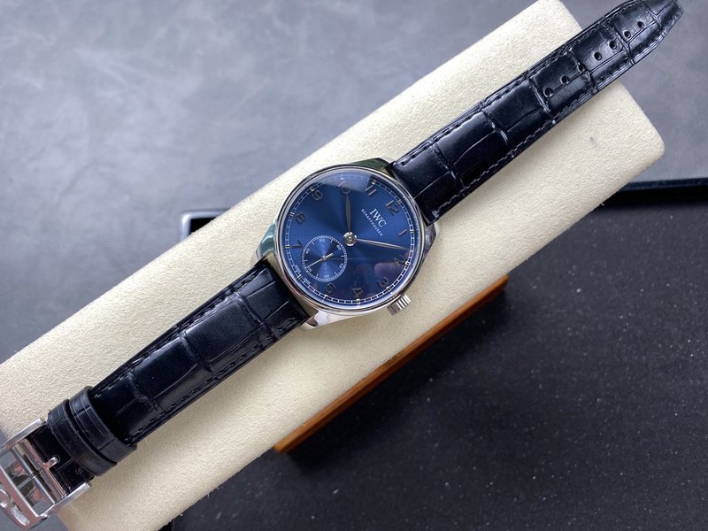 IWC 포르투기제 오토매틱 스몰 세컨즈 시계 001-251484