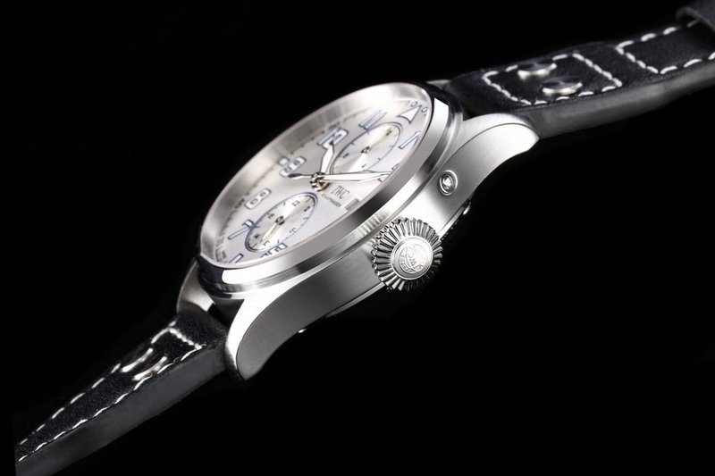 IWC 파일럿 시리즈 오토매틱 문페이즈 시계 001-251488