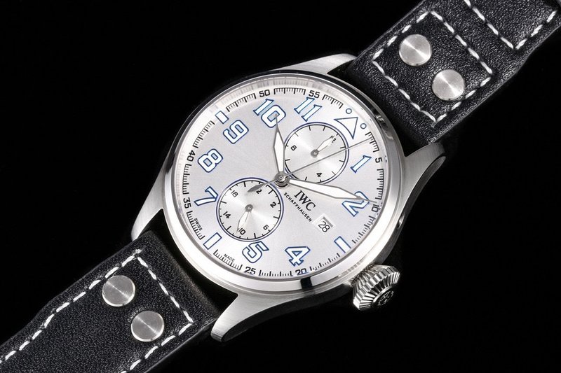 IWC 파일럿 시리즈 오토매틱 문페이즈 시계 001-251488