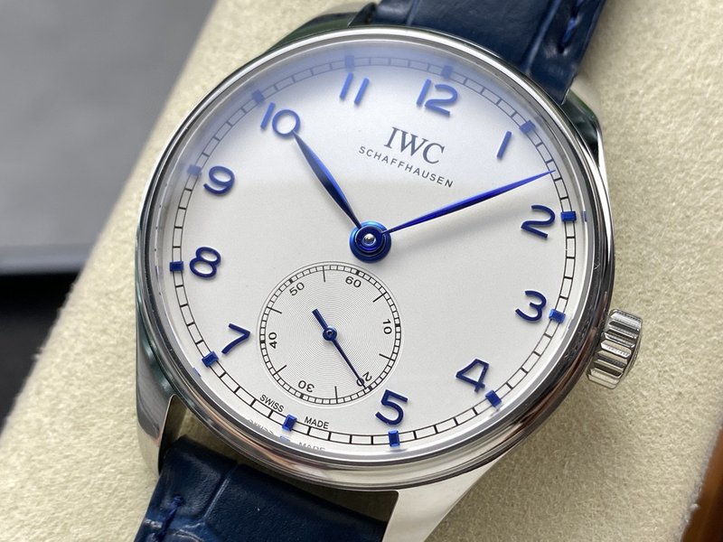 IWC 포르투기제 오토매틱 스몰 세컨즈 시계 001-251502