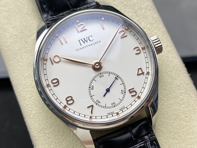 IWC 포르투기제 오토매틱 스몰 세컨즈 시계 001-251504