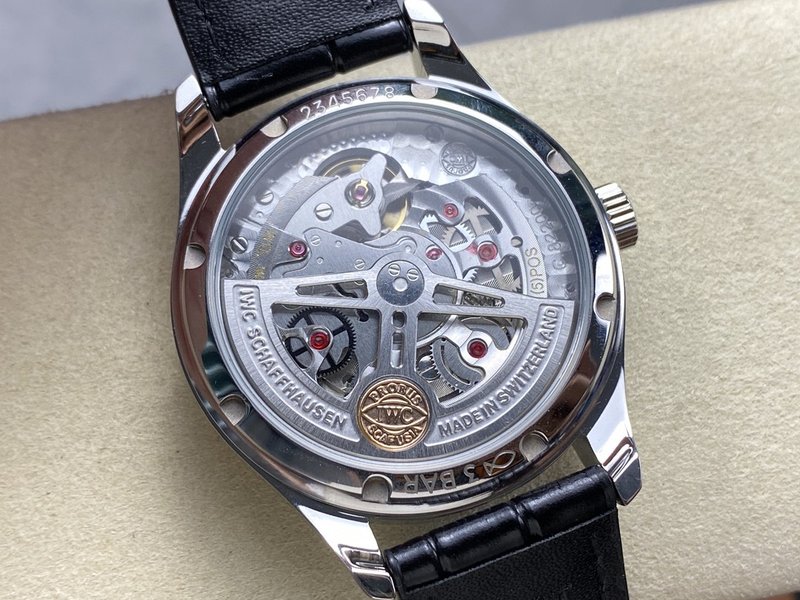 IWC 포르투기제 오토매틱 스몰 세컨즈 시계 001-251504