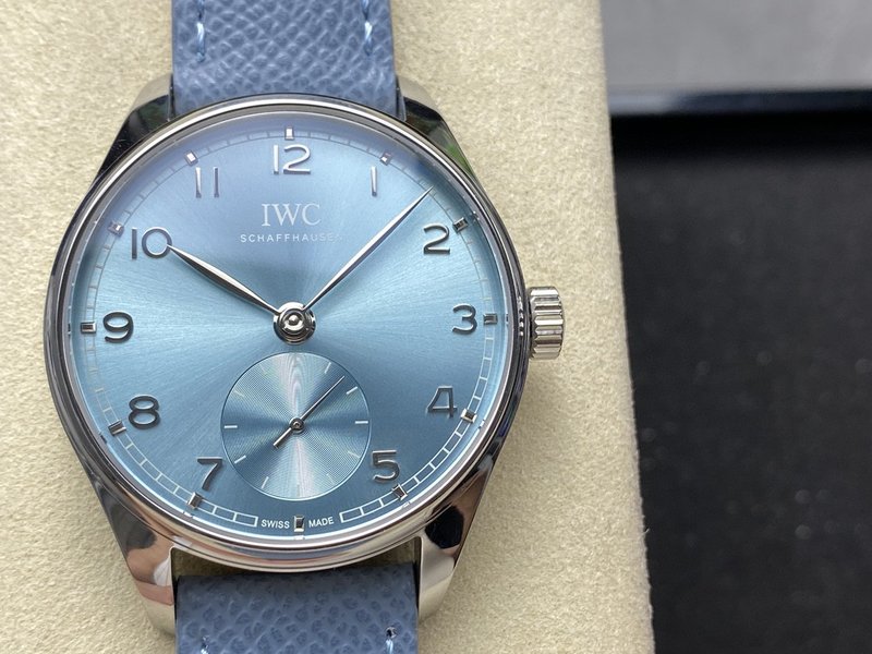 IWC 포르투기제 오토매틱 스몰 세컨즈 시계 001-251506