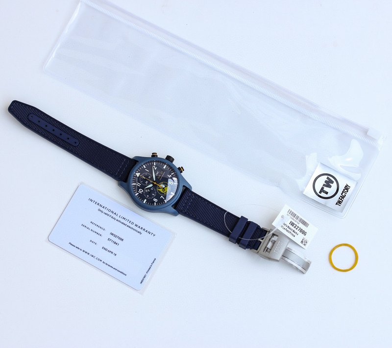 IWC 파일럿 세라믹 크로노그래프 시계 001-251518