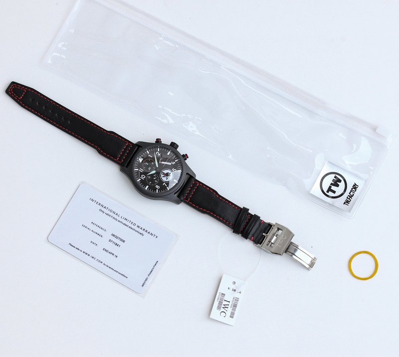 IWC 파일럿 세라믹 크로노그래프 시계 001-251518