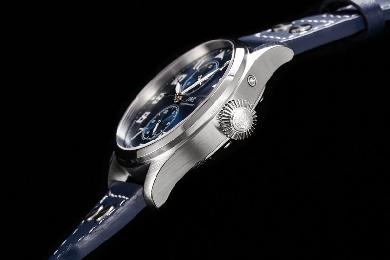 IWC 파일럿 시리즈 오픈백 문페이즈 시계 001-251526