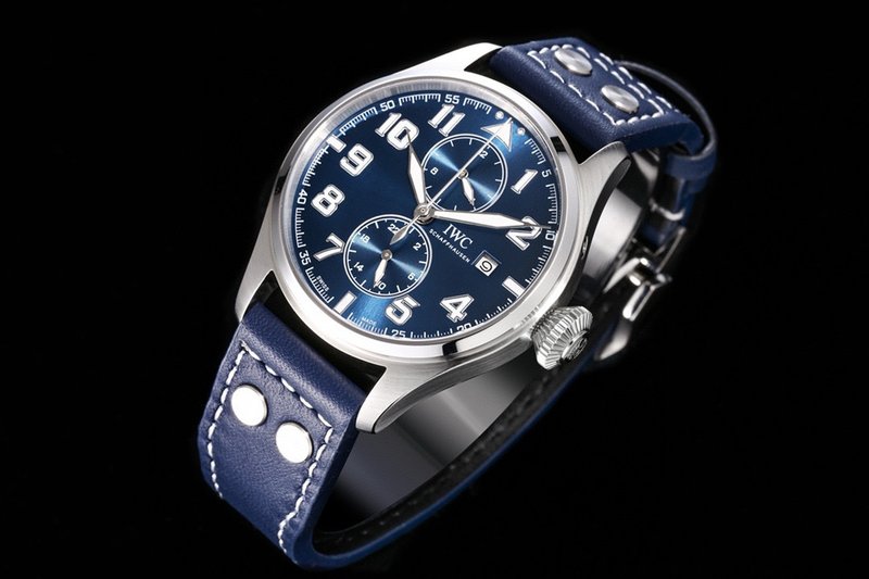 IWC 파일럿 시리즈 오픈백 문페이즈 시계 001-251526