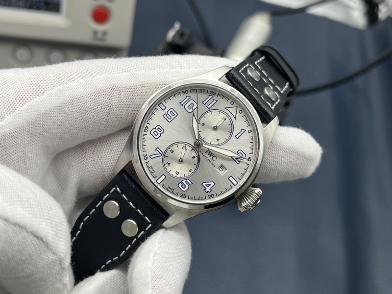 IWC 파일럿 시리즈 오픈백 문페이즈 오토매틱 시계 001-251557