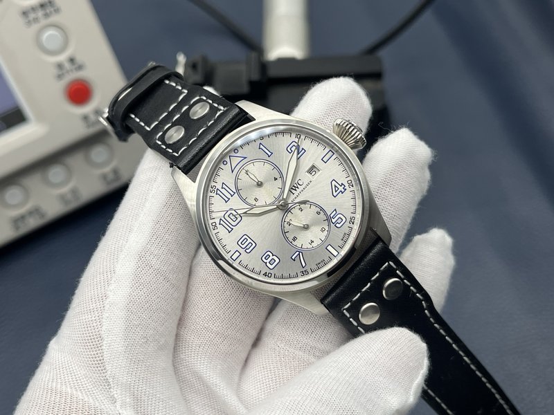 IWC 파일럿 시리즈 오픈백 문페이즈 오토매틱 시계 001-251557
