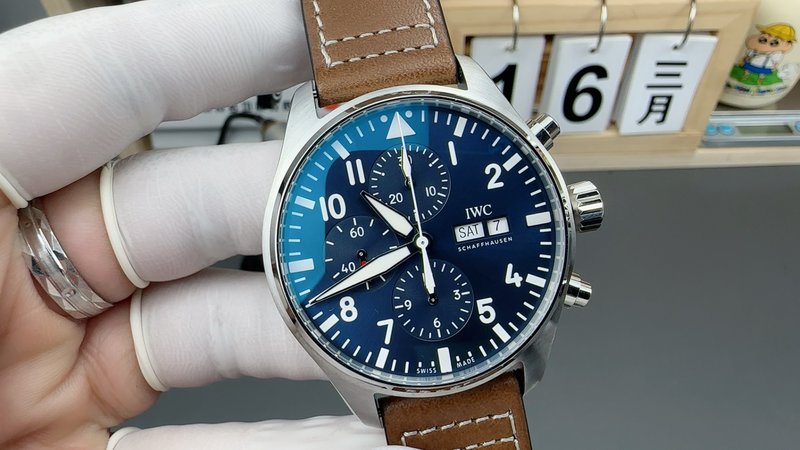 IWC 파일럿 크로노그래프 블루 다이얼 오토매틱 시계 001-251582