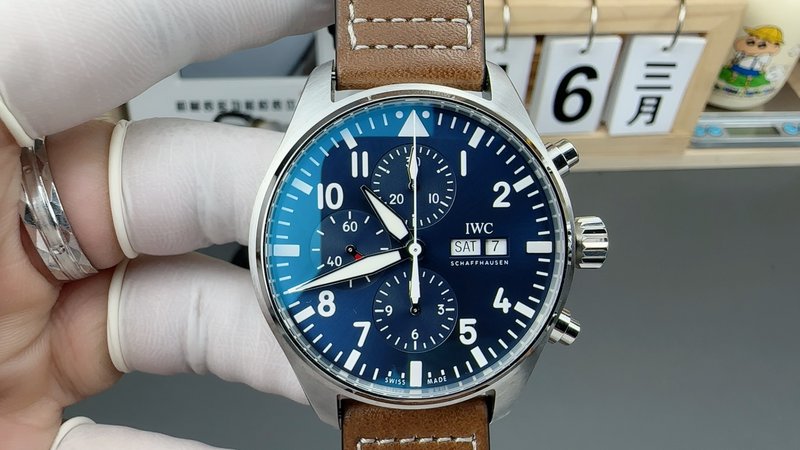 IWC 파일럿 크로노그래프 블루 다이얼 오토매틱 시계 001-251582