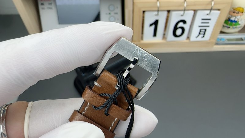 IWC 파일럿 크로노그래프 블루 다이얼 오토매틱 시계 001-251582