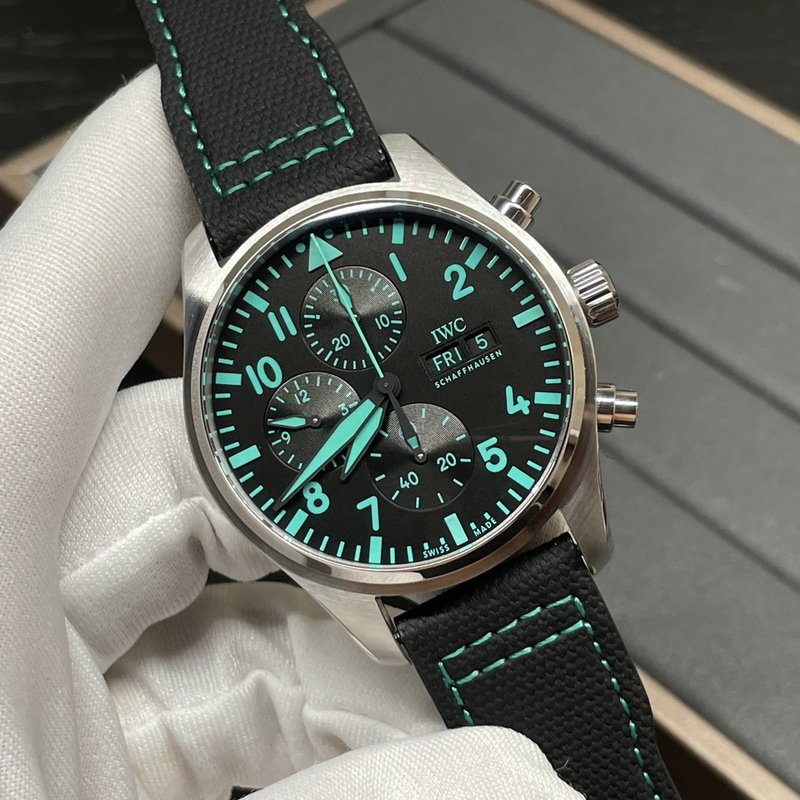 IWC 그린 다이얼 파일럿 오토매틱 시계 001-251624