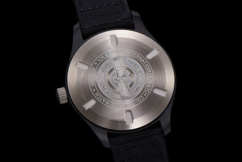 IWC 파일럿 시리즈 데일리 캘린더 시계 001-251644