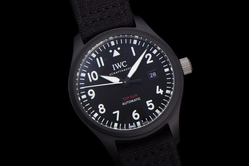 IWC 파일럿 시리즈 데일리 캘린더 시계 001-251644