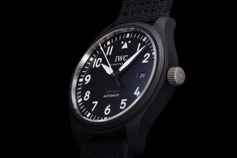 IWC 파일럿 시리즈 데일리 캘린더 시계 001-251644