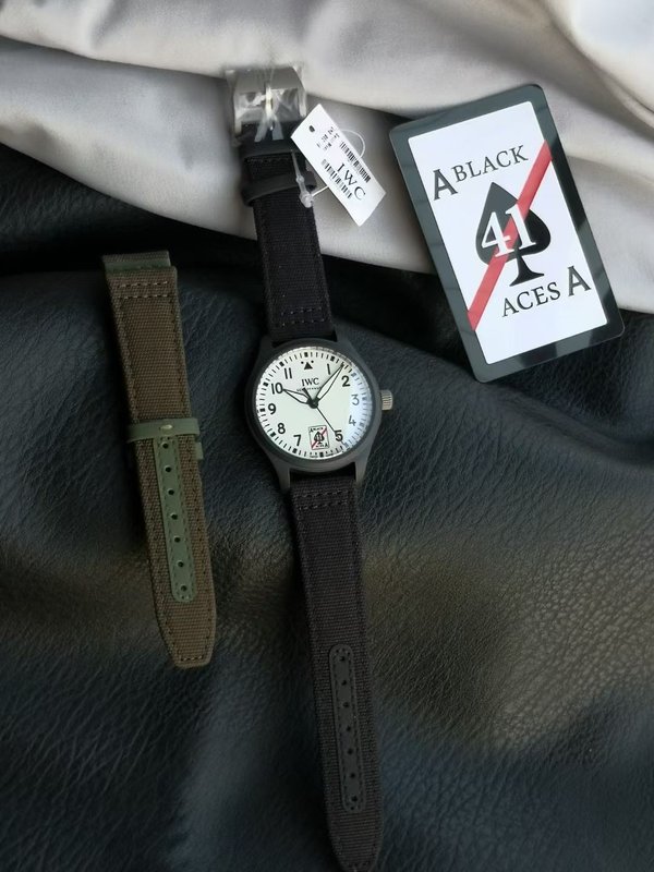 IWC 파일럿 워치 블랙 에이스 특별판 001-251646