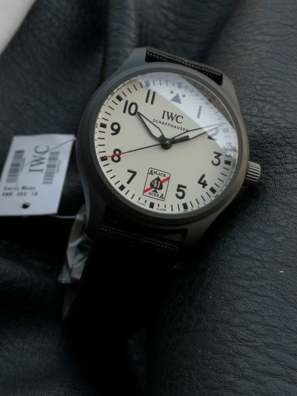 IWC 파일럿 워치 블랙 에이스 특별판 001-251646