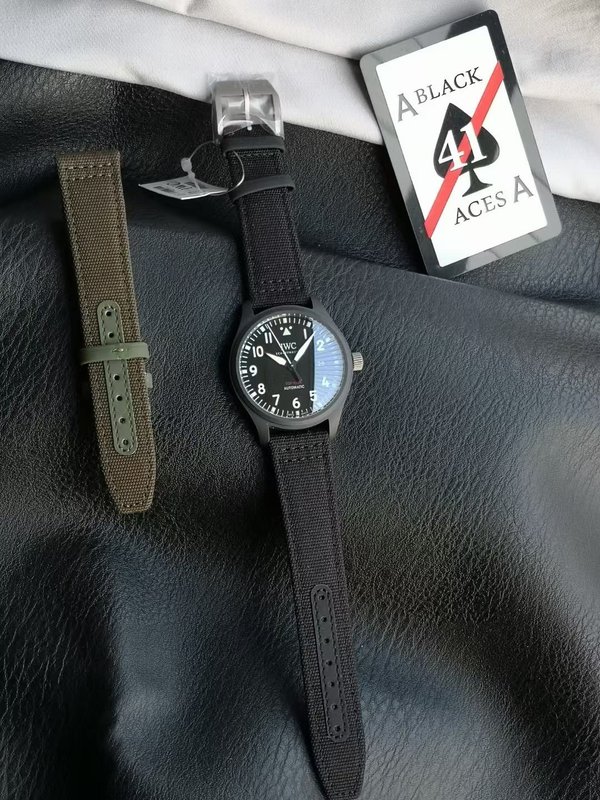 IWC 파일럿 시리즈 세라믹 시계 001-251647