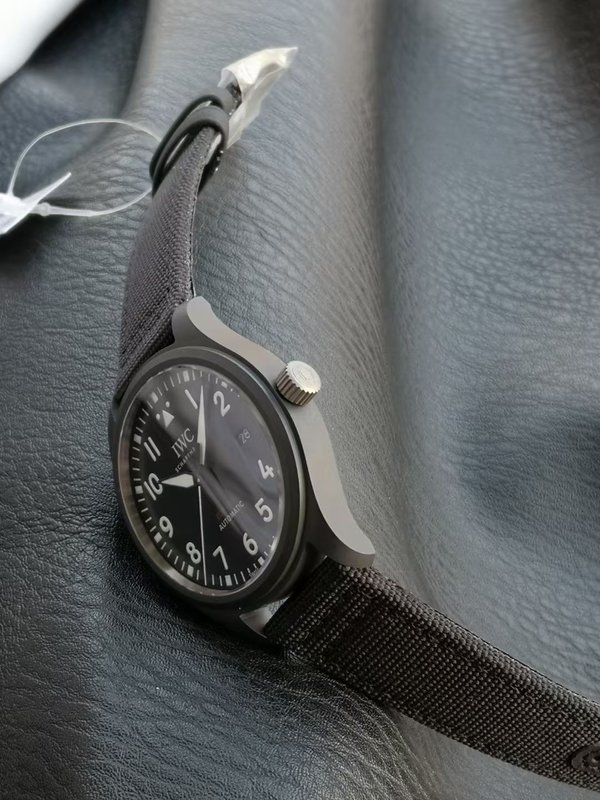 IWC 파일럿 시리즈 세라믹 시계 001-251647