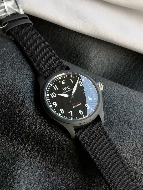 IWC 파일럿 시리즈 세라믹 시계 001-251647