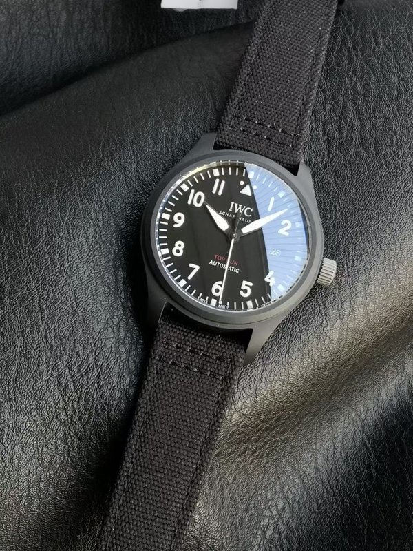 IWC 파일럿 시리즈 세라믹 시계 001-251647